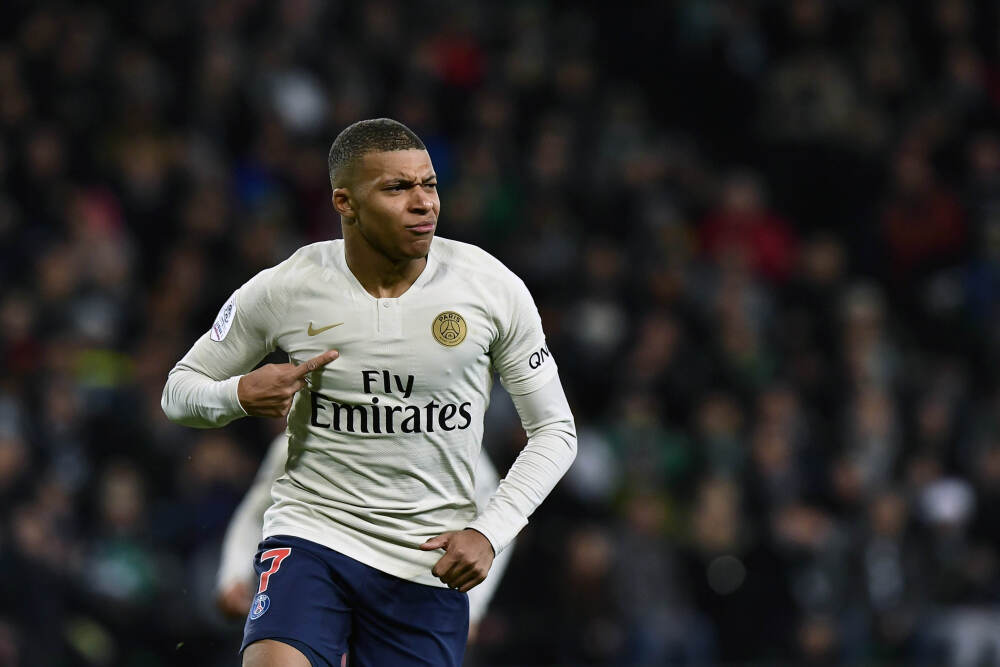 普京呼吁和平解决乌克兰危机，美俄乌三方会谈暗藏博弈